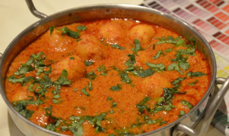 Dum Aloo (Baked Potatoes in Rich Gravy)